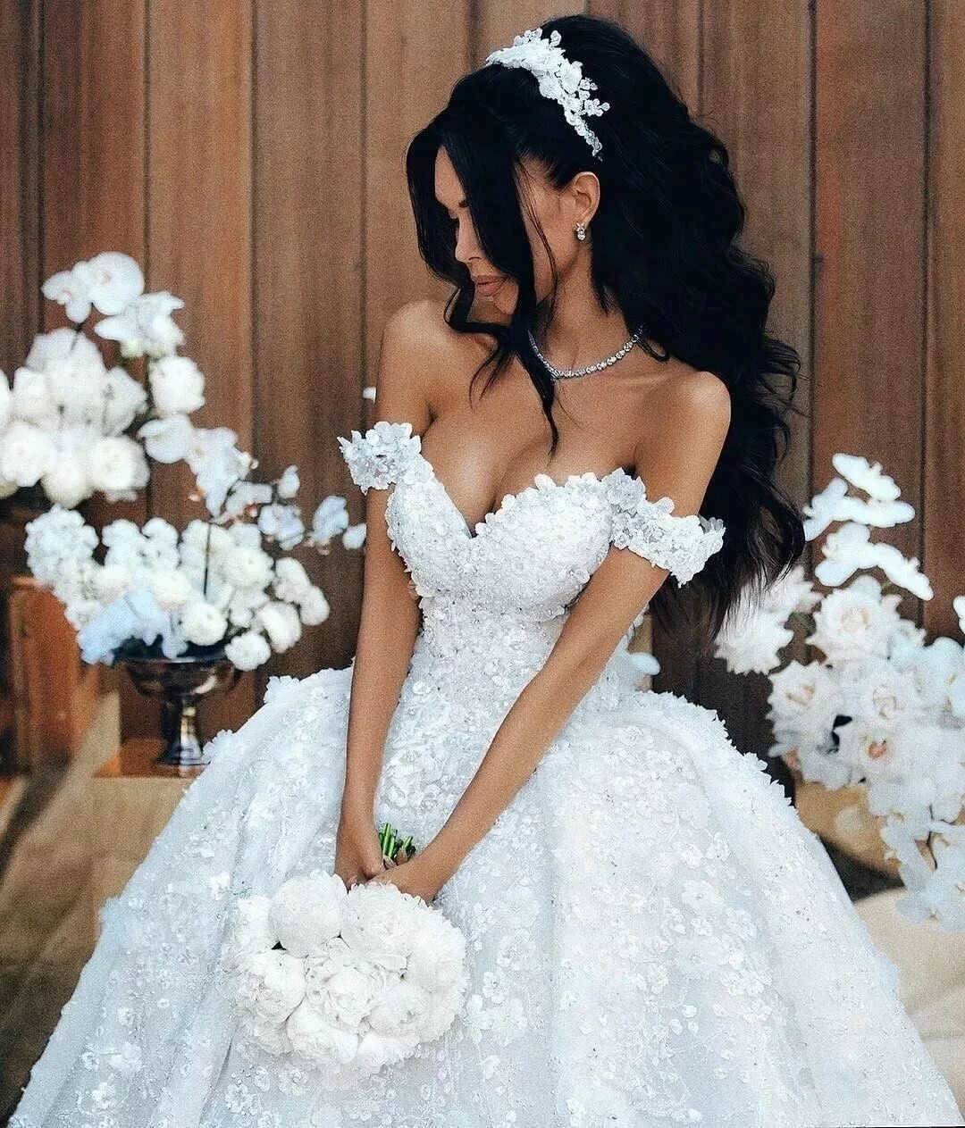 Лакшери герл невеста. Свадебные платья принцесса Dress Bride. Невеста в пышном платье. Девушка в свадебном платье. Невеста в роскошном платье.