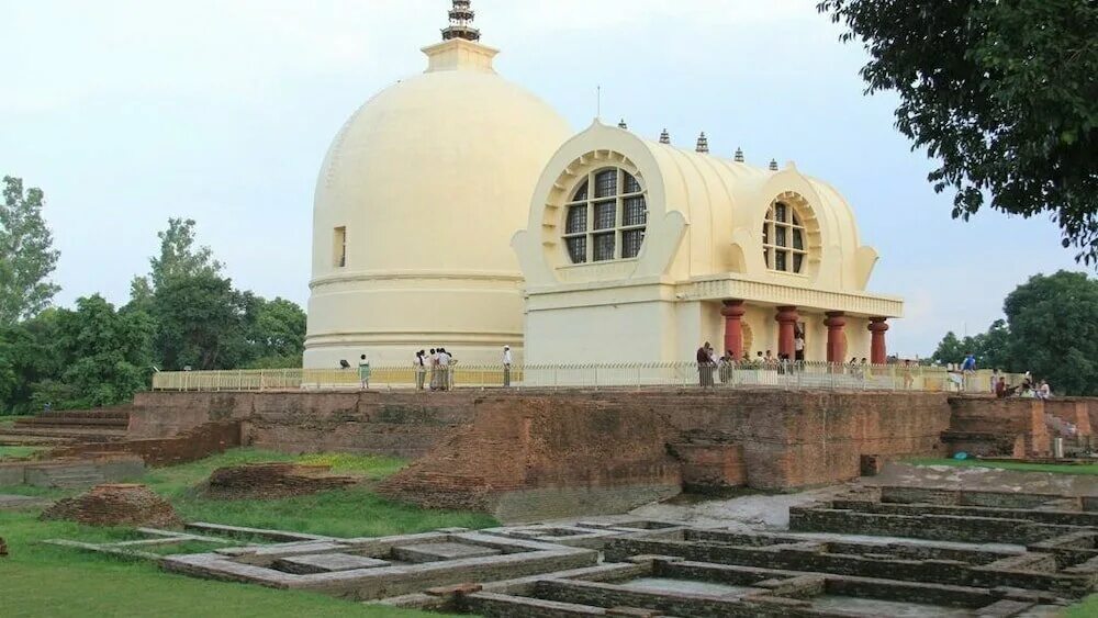 Ступа. Сарнатх, Индия. Кушинагар Индия. Сарнатх храм Будды. Кушинагар могила Будды.