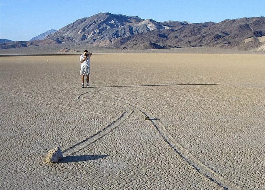 долина движущихся камней,сша,калифорния,. движущиеся камни в долине смерти. рейстрек-плайя, сша. рейстрек плайя камни. движущиеся камни в долине смерти (о.