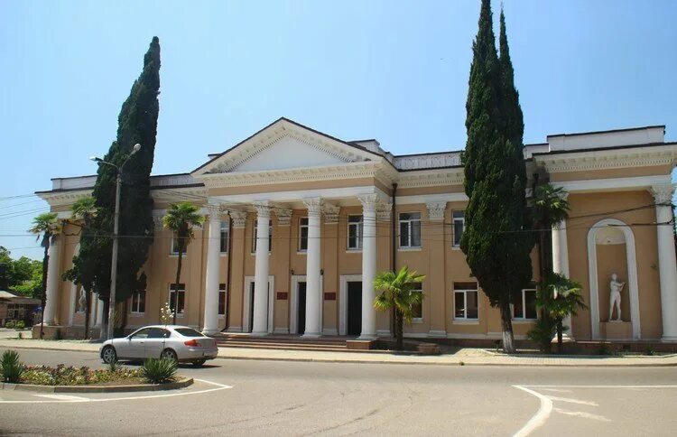 сухумская картинная галерея. леварса бутба картины. абхазский государственный музей сухум.