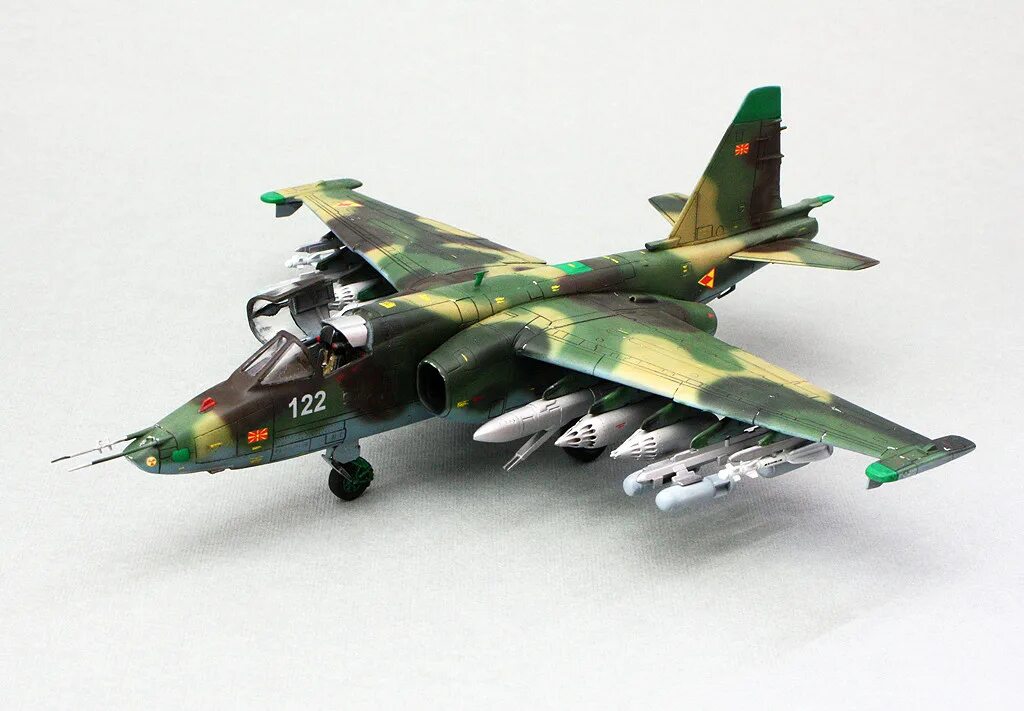 Су-25 1/72. Су 25 1/72 арт модел. Су-25 тормозные щитки. Су-25 модель Herpa.