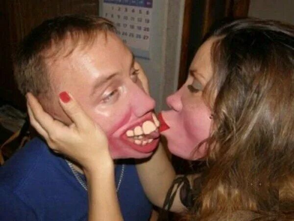 страшный мужик и девушка. красивая девушка и некрасивый парень. красивая девушка и страшный мужчина. мтрашный парень и красивая двушка. красивая девушка и страшный парень.