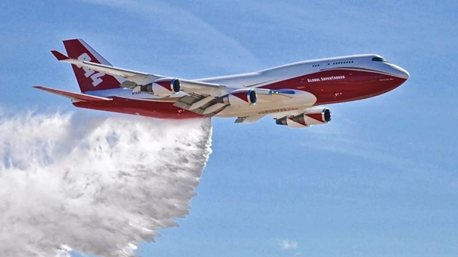 В каком году появились пожарные самолеты. Самолет 747 Global Supertanker. Boeing 747 Global Supertanker. Пожарный самолет. Пожарный самолет Боинг.