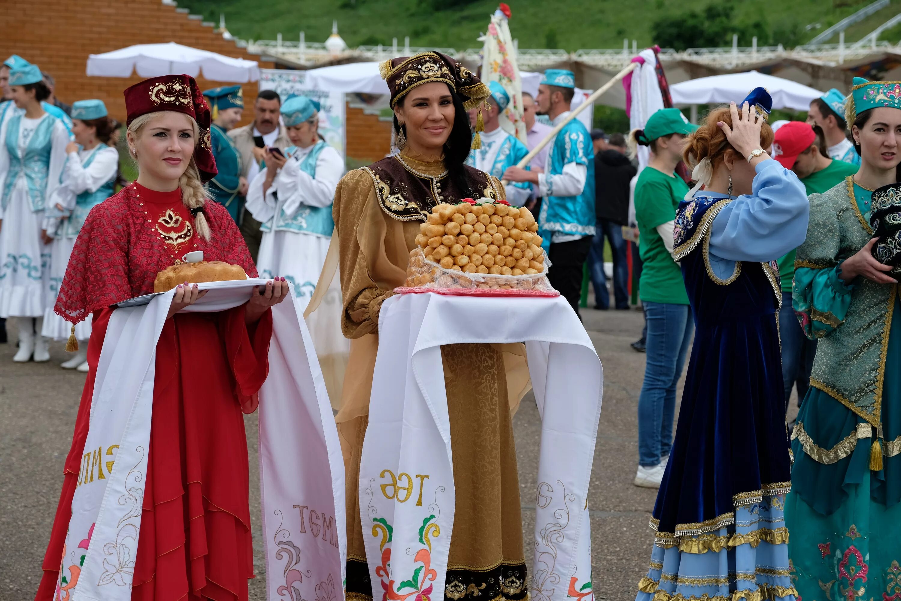 Какой завтра праздник татарстане. Национальный праздник татар Сабантуй. Национальные праздники Татарстана Сабантуй. Сабантуй Альметьевск 2023. Татары Казанские Сабантуй.