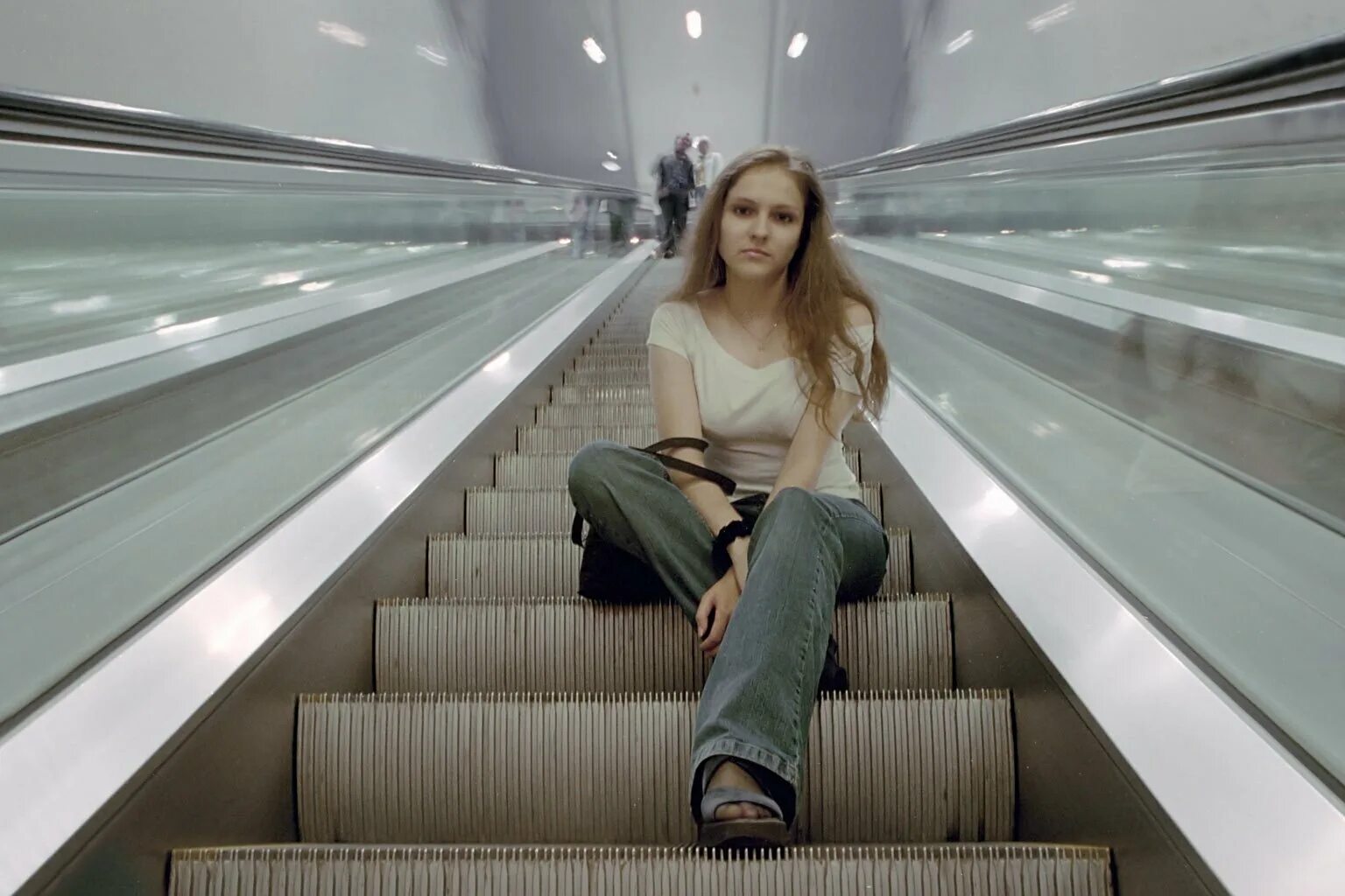 С днем метрополитена картинки поздравления. Правила поведения в метеюро. Правила поведения на эск. Держитесь за поручни эскалатора. Правила поведения в метро.