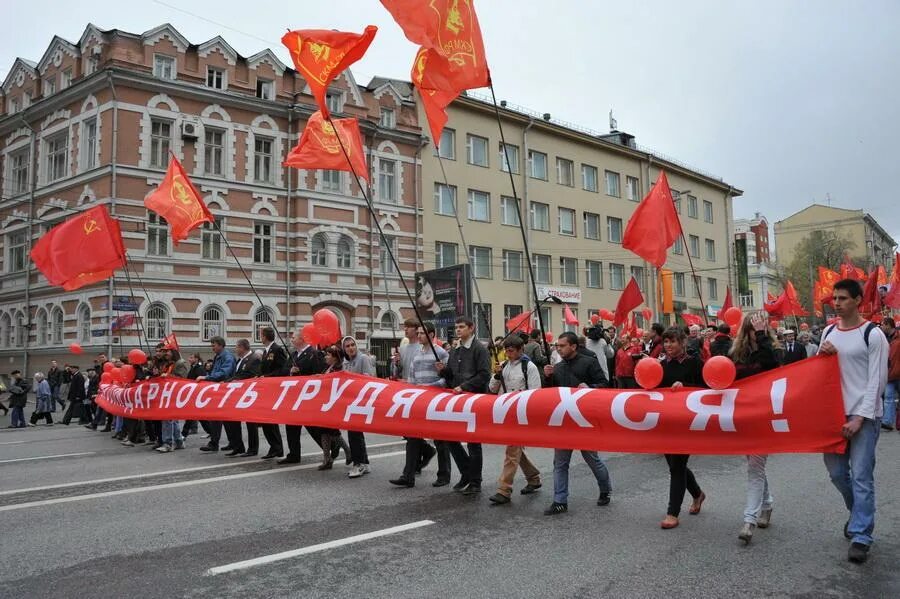 1 мая 2011. Демонстрация трудящихся 1 мая. парад первомай. первомайская демонстрация. шествие трудящихся.