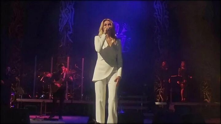 Королев круг букет из белых. Виктор королев и ирина круг букет из белых роз. Королев круг букет из белых. Королев круг букет из белых. Виктор королев ирина круг букет.