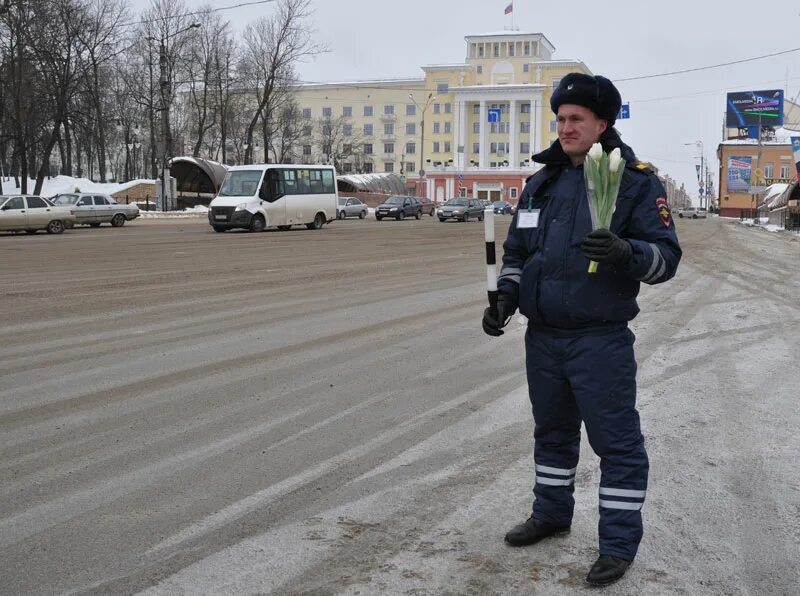 Телефон гибдд смоленск. Инспектор ГИБДД Михеев Смоленск. Инспектора Смоленск ГИБДД. ДПС Смоленск. Инспектор ГИБДД Семенов Смоленск.