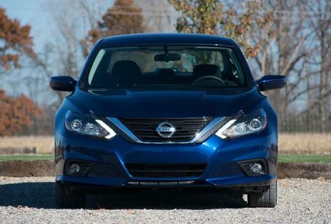 Nissan синий
