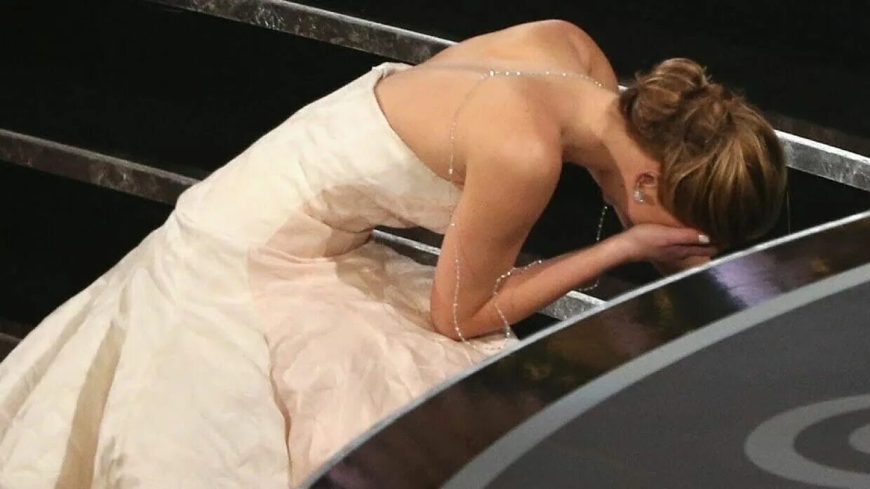 Дженнифер лоуренс русофобия. Айн рэнд о россии. Дженнифер лоуренс ненавидит россию. Дженнифер лоуренс травма. Бухарин о русском народе.