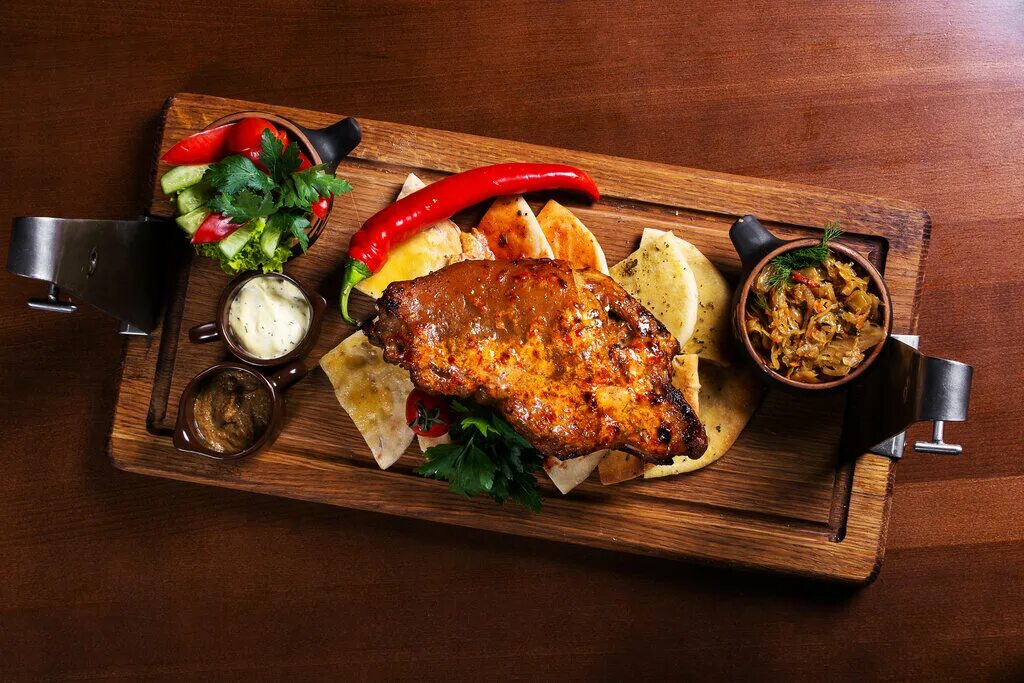 чешский лев старый оскол. кафе чешский лев старый оскол. чешский лев старый оскол банкетный зал. чешский лев старый оскол веранда. ресторан чешский лев старый оскол.