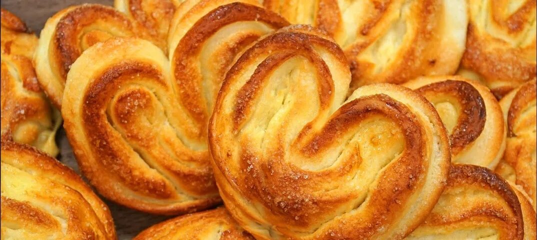 Выпечка булочки с сахаром. Булки из дрожжевого теста. Выпечка булочки с сахаром. Выпечка булочки с сахаром. Выпечка булочки с сахаром.