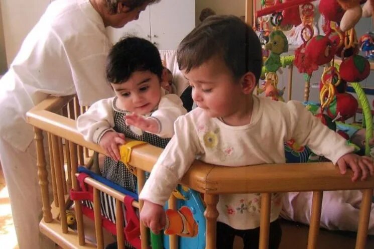 Усыновление без гражданства. Детский дом малютки. Малыши в доме малютки. Дом малютки в Армении. Дети в Армении для усыновления.