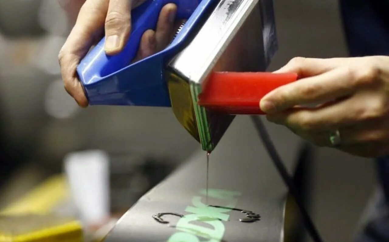 сервис сноубордов. парафина горных лыж и сноубордов. шлифовка сноуборда. сервис сноубордов. полировка скользяка горных лыж.