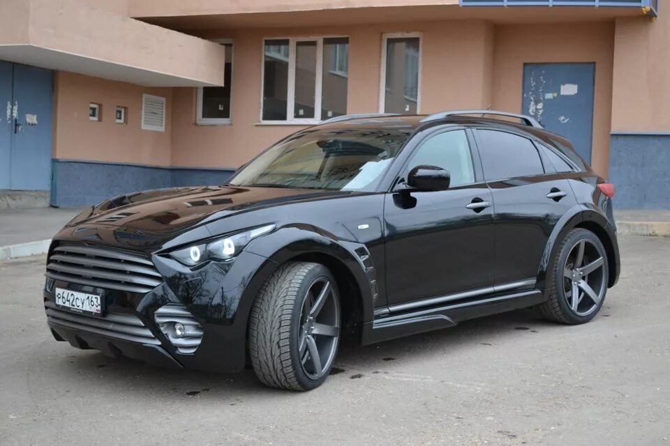 Обвесы infiniti. Инфинити фх 37 тюнинг. renegade s51. infiniti m 37 renegade. инфинити фх 45 с фаркопом.