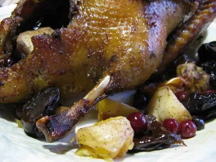 Рецепт утки с яблоками и черносливом
