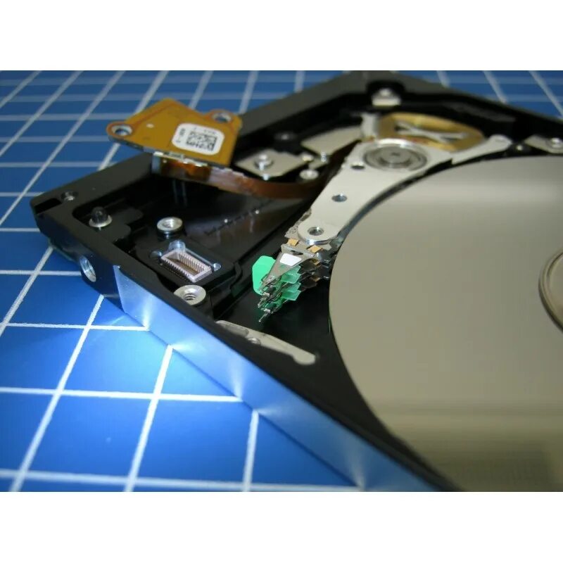 Головка дисков. Головка БМГ жесткого диска HDD. Головка жесткого диска Seagate. Жесткий диск Seagate внутри. Головка жесткого диска 2.5.