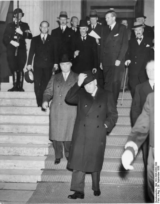 Риббентроп и Чемберлен. Мюнхенская конференция 1938 г