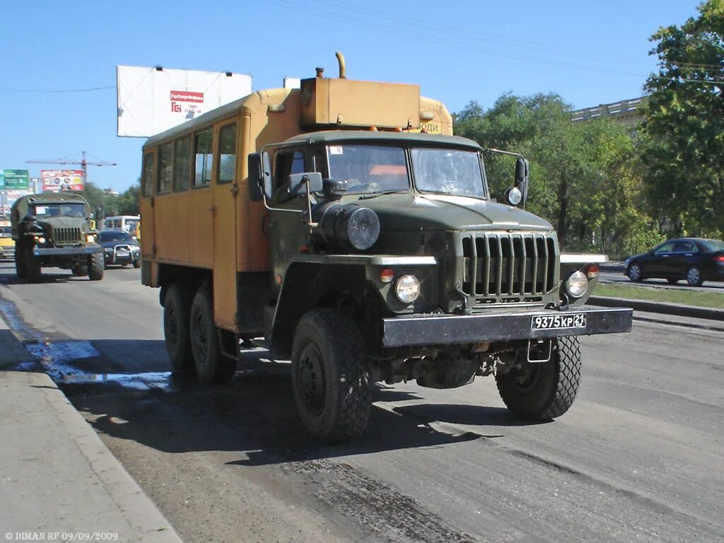 Военные регионы автомобилей. Универсальный минный заградитель ЗИЛ 131. КАМАЗ Горец 395800. Военные номера на Урале. Военный Урал 87 регион.