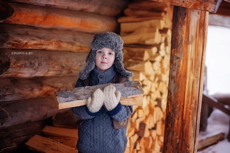 Ушанка валенки. Фотосессия в деревенском стиле зимой. Деревенский мальчик. Дети зимой в деревне. Зимняя детская фотосессия в деревне.