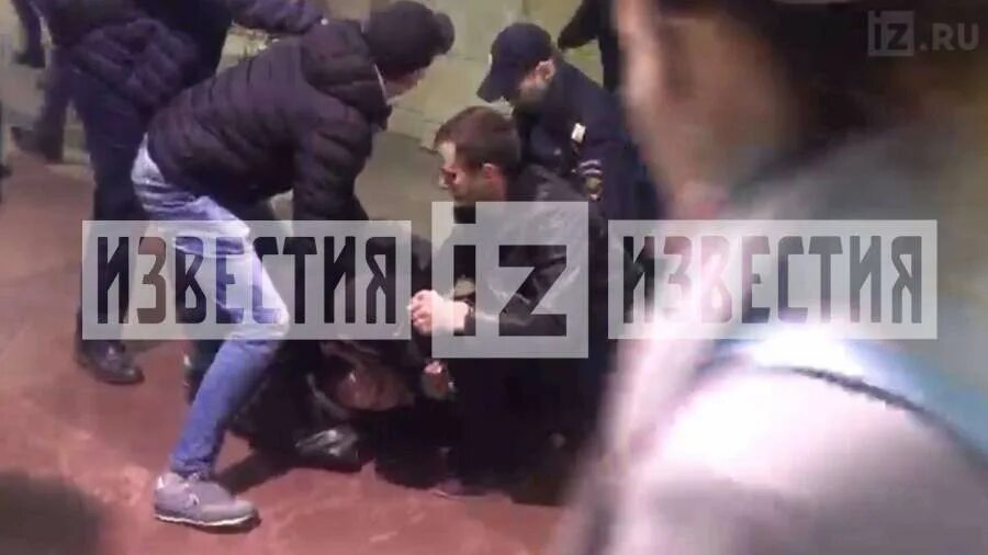 дебошир 4 буквы. дебошир 4 буквы. дебошир 4 буквы. поезд с полицейскими в вагоне. дебошир 4 буквы.