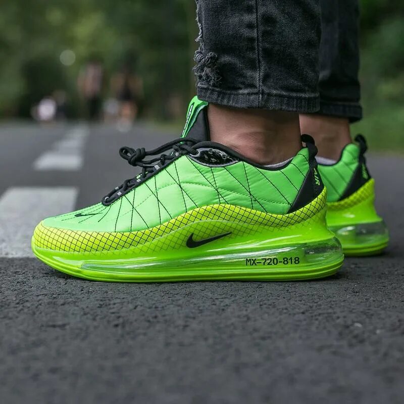 Кроссовки nike green. Nike Air Max 720 зеленые. Nike Air Max 720 White Green. Nike Air 720 Green. Nike Air салатовые.