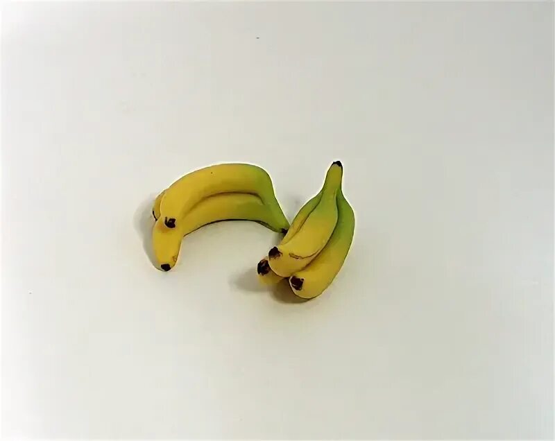 Банан из пластилина. Лепка банан. Банан полимерная глина. Банан из глины. Серьги в виде бананов.