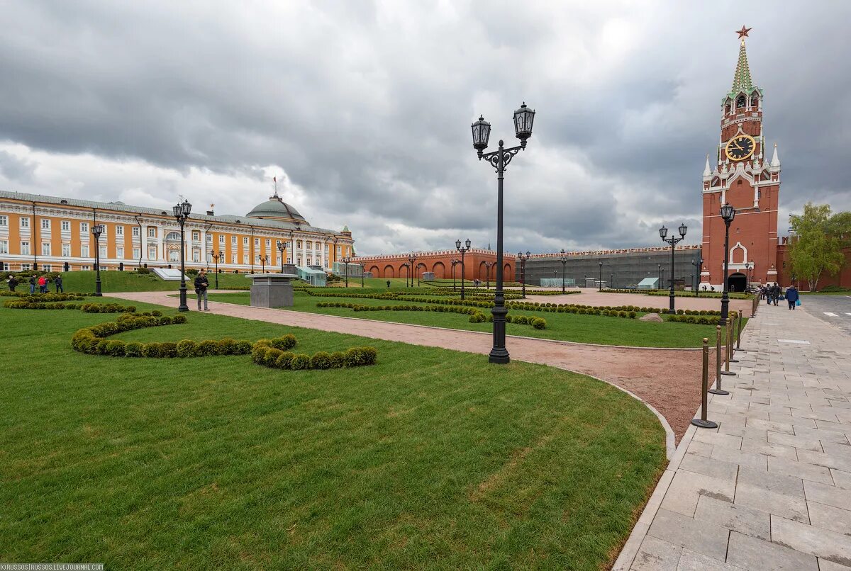 Кремлевский сквер в Москве. Кремлёвский парк Москва. Кремлевский (Александровский) сад. Новый Кремлевский сквер Москва.