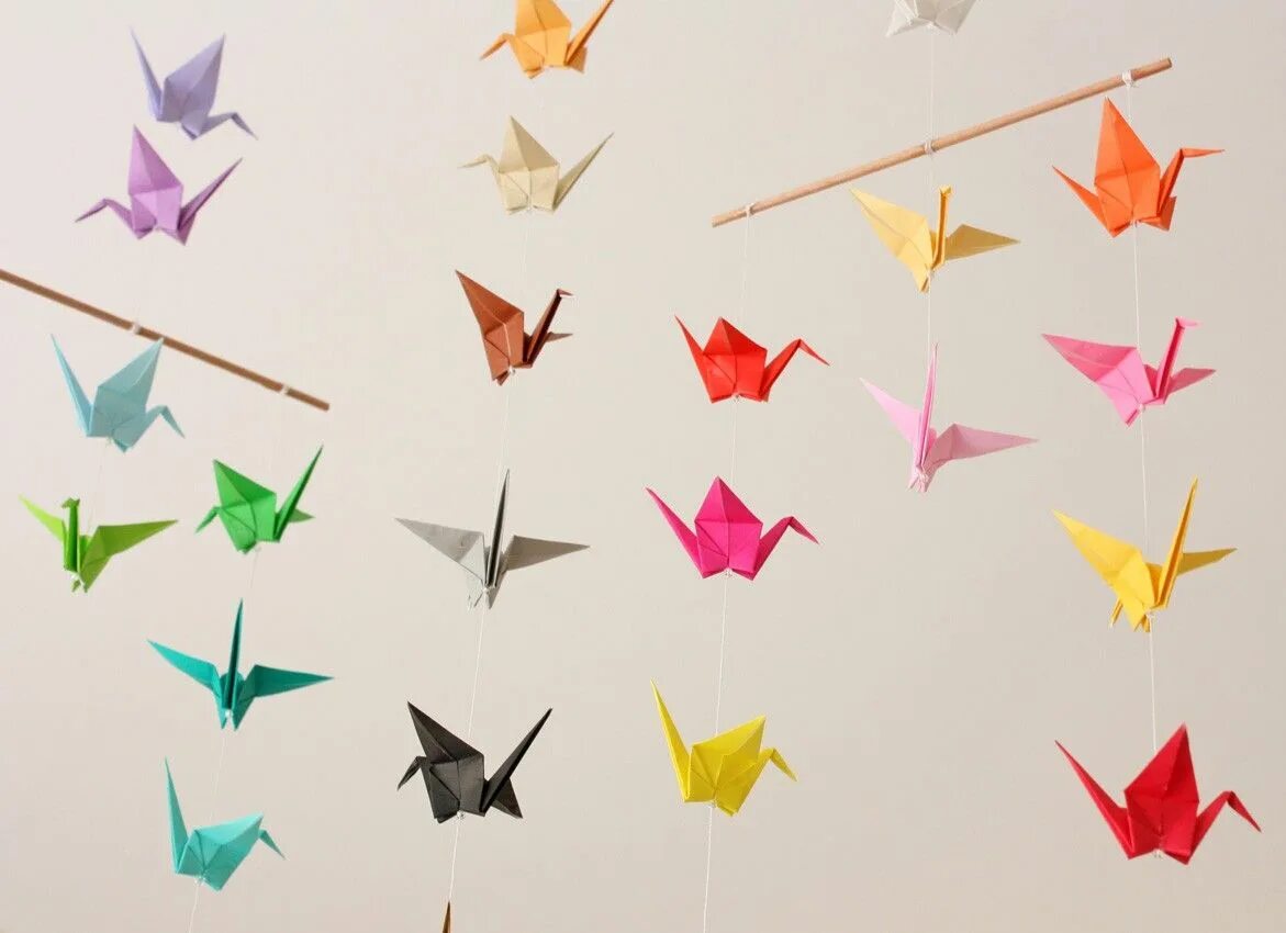 Оригами журавлик простой способ. Оригами Журавлик из бумаги. Оригами Журавлик Эстетика. Японский Журавлик оригами. Оригами летающий Журавлик.