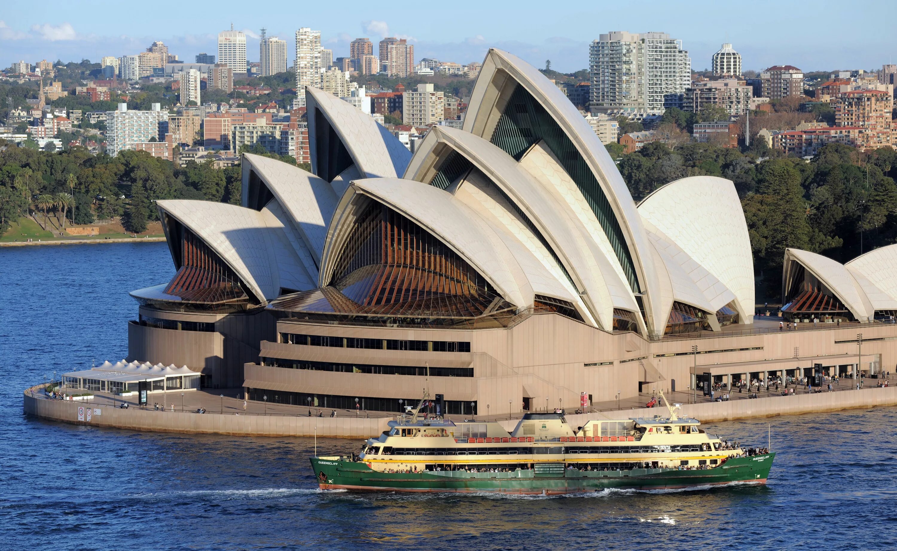 Как называются здания в городе. Сиднейский оперный театр Австралия. Опера Хаус Сидней Австралия. Театр Сиднейская опера Австралия. Сиднейский оперный театр Австралия Архитектор.