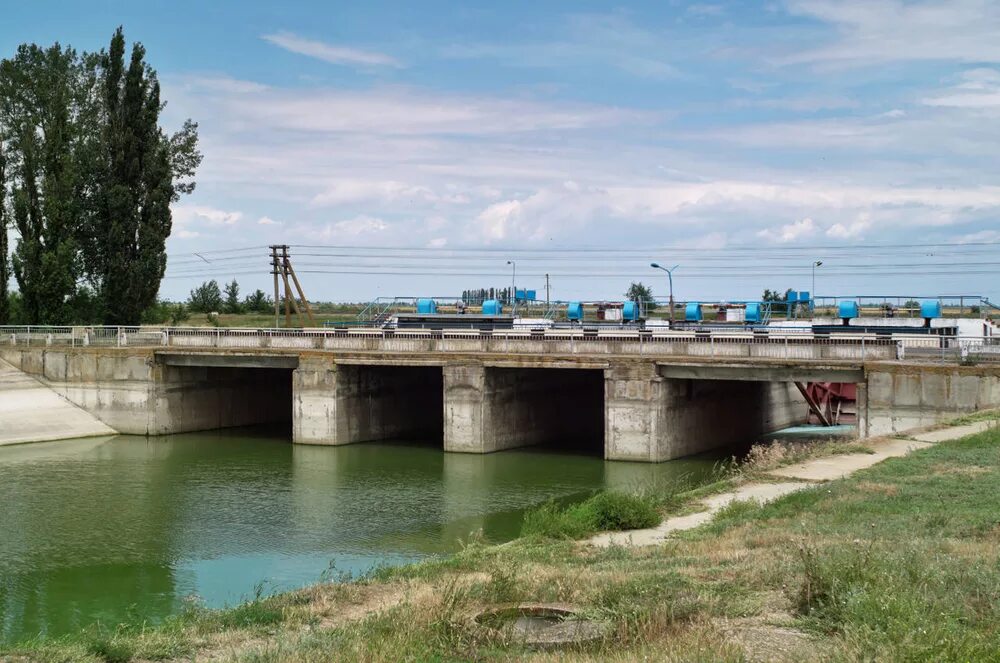 Дамба в Украине Северо Крымский канал. Северо Крымский канал Красноперекопск. Шлюзы Северо Крымского канала. Дамба на Днепре в Крым. Северо крымский канал сегодня