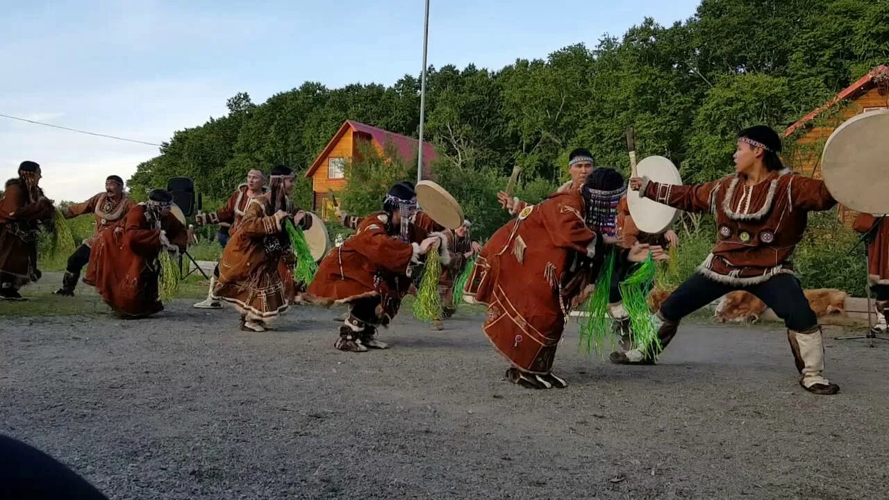 Танец чукчи. Коритэв ансамбль. Ансамбль Мэнго Камчатка. Коритэв Камчатка. Коритэв ансамбль танцев.