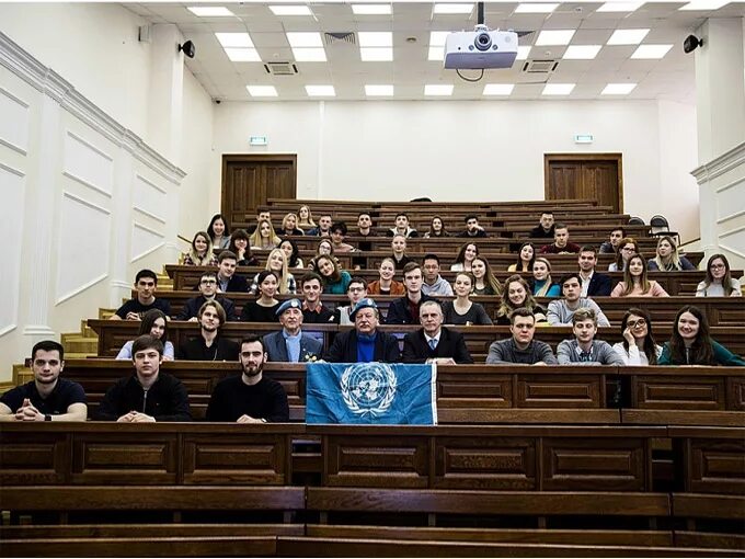 Государственно правовая кафедра. Юрфак финансового университета. Юрфак МГУ Лекционная аудитория. Финансовый университет при правительстве РФ юрфак. Студенты финансового университета при правительстве РФ.