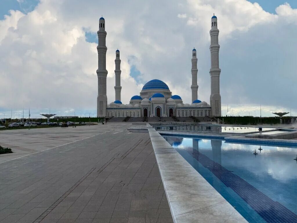 Астана самая большая мечеть. Астана мечеть. Центральная мечеть (Астана). Новая мечеть в Астане. Мечеть в Астане самая большая.