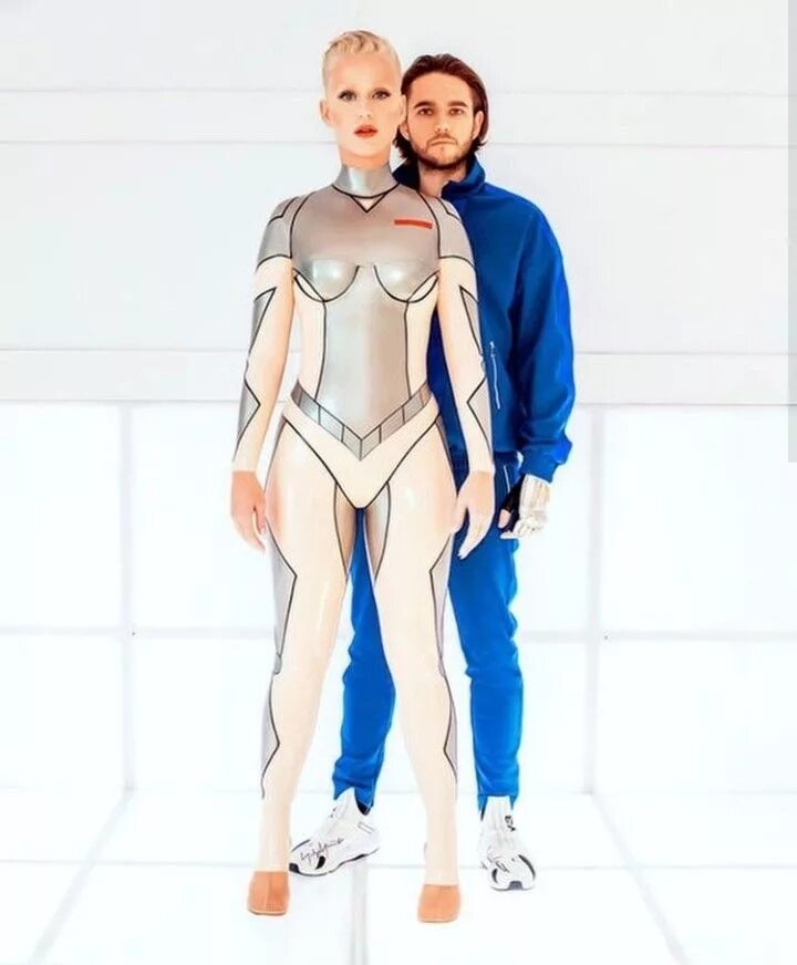 Katy perry 365. Кэти перри 365 робот. Кэти перри 365. Zedd & katy perry. Zedd & katy perry.