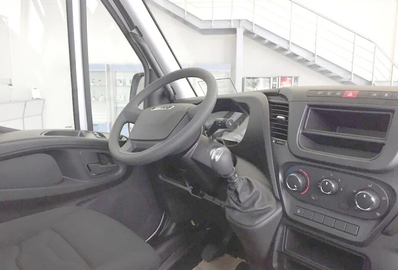 Iveco Daily 2021 салон. Iveco Daily 35c13 2010 интерьер. Iveco Daily 70c15 салон. Iveco Daily 2017 салон.