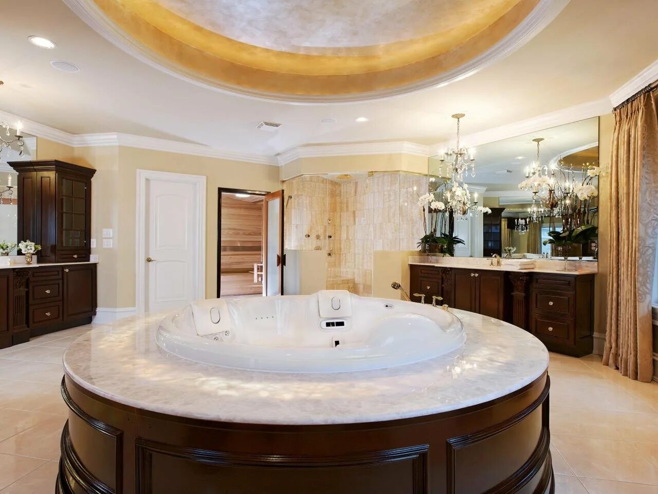 Большая ванная с джакузи. Огромная ванная комната. Красивая ванная комната. Большая ванная комната в частном доме. Самые большие ванные
