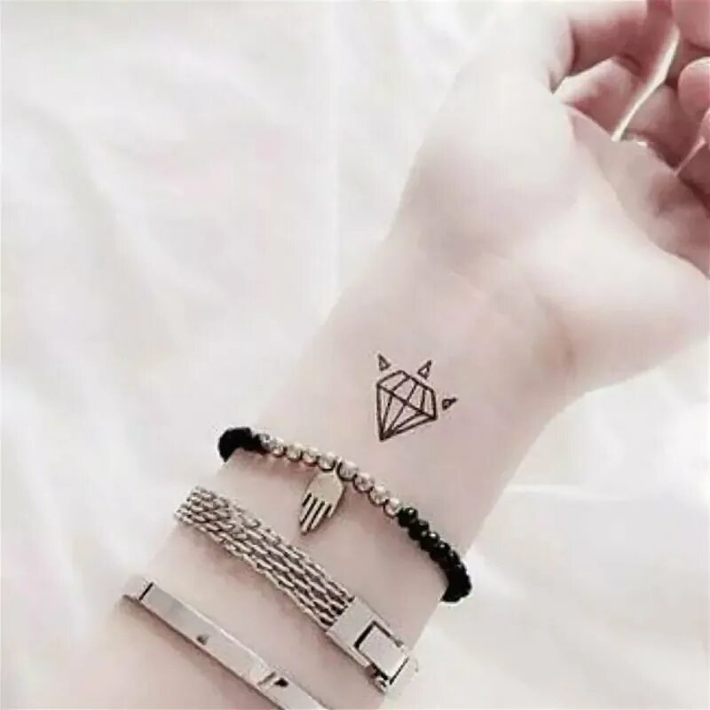 тату на руку девушке мале. тату на руке для девушек маленькие. небольшие тату для девушек. маленькие татуировки для девушек. маленькие тату.