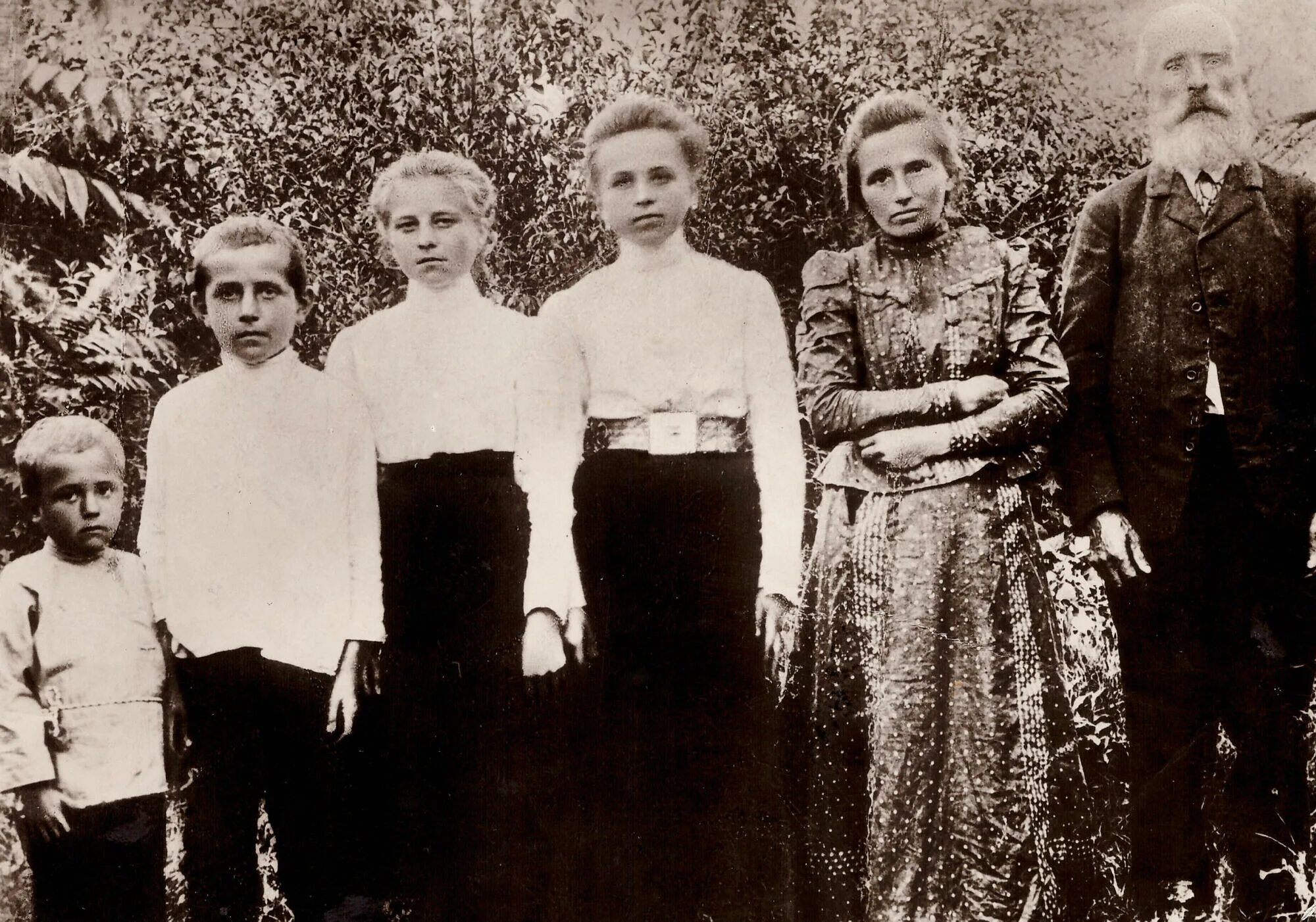 Раиса мацюк и островский. Отец и мать островского фото. Семья островского александра николаевича. Островский александр николаевич семья. Островский николай детство и семья.