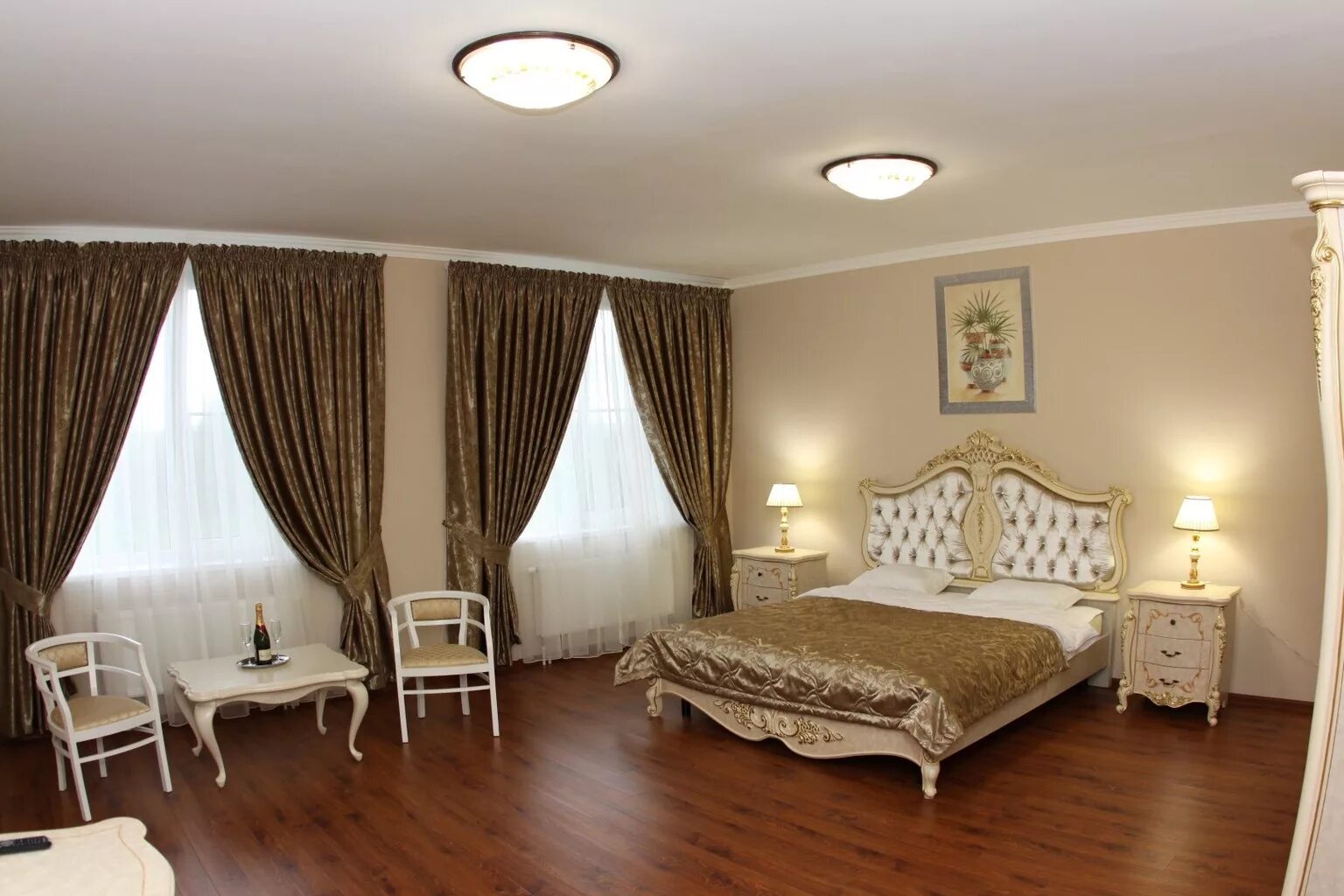 Отель александровский район. Гостевой дом александровский двор иркутск. Владикавказ гостиница гранд. Александровский сад нижний новгород отель. Номер в александровке.