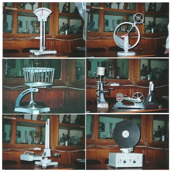 Камертоны на резонансных ящиках (пара). Камертон это в физике. Звук камертона. Как называется прибор для изучения колебаний звука. Опыт с камертоном резонанс.