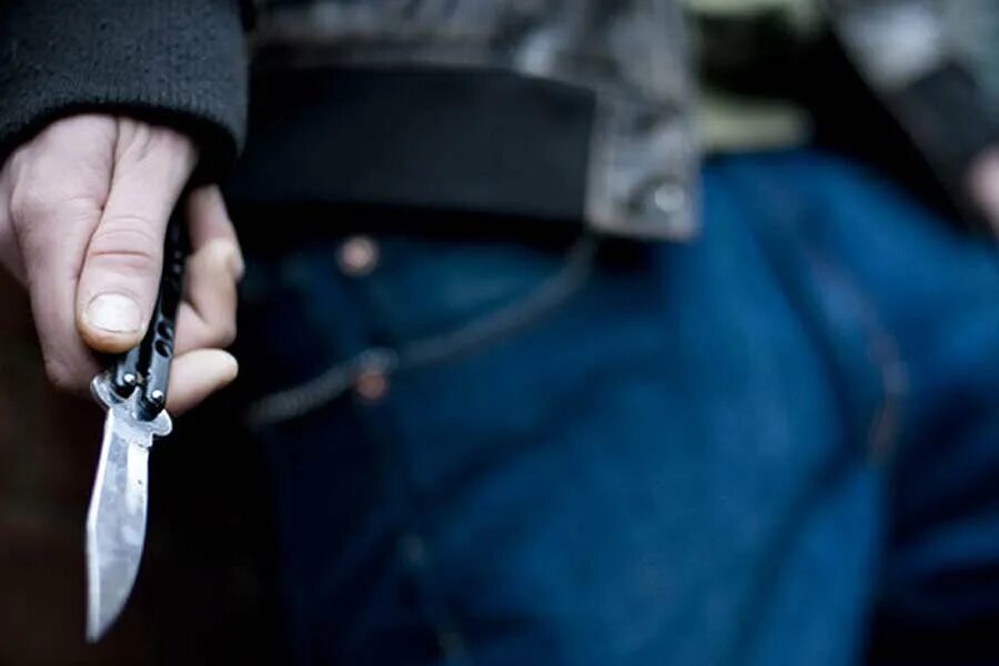 Джейсон стэтхэм неудержимые. Джейсон стэтхэм монах. Джейсон стэтхэм неудержимые. Человек вынул нож. Человек вынул нож.