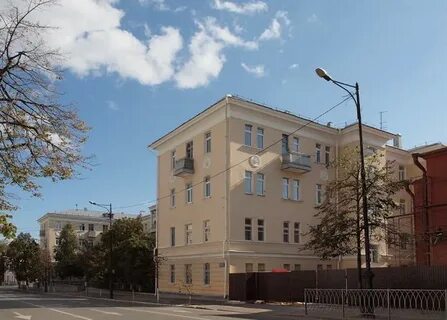 Большая красная 18