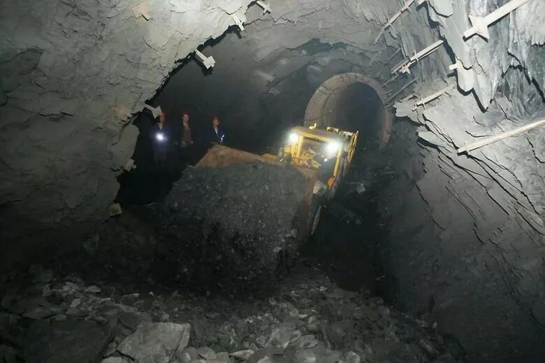 Шахта 2011. Заброшенный ствол шахты. Шахта 2011. Угольная шахта внутри. Шахта 2011.