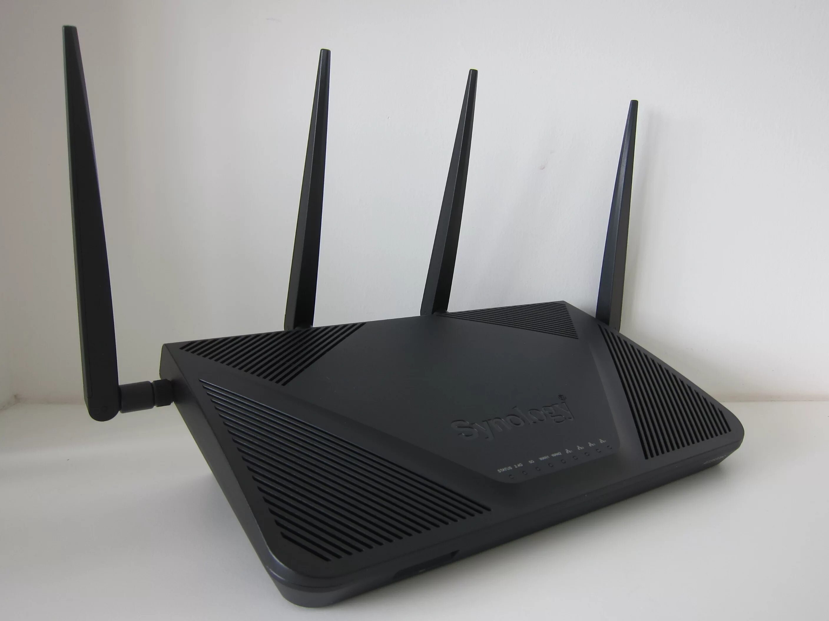 Купить хороший мощный роутер. Synology rt2600ac. Wi-Fi-роутер rt5350f. Mercusys mr70x. Мощный роутер WIFI 30 ДБ.