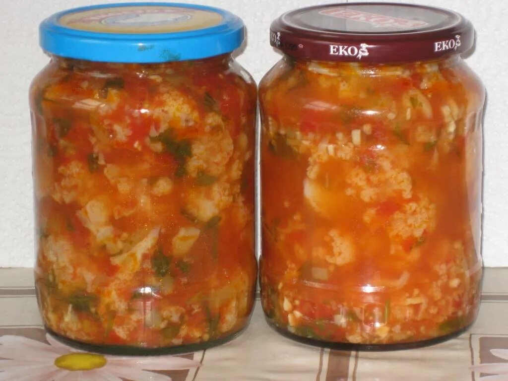 Заготовки из капусты на зиму рецепты. Салат из цветной капусты на зиму. салат с цветной капустой на зиму. салаты натзиму с цветной капустой. цветная капуста на зму.