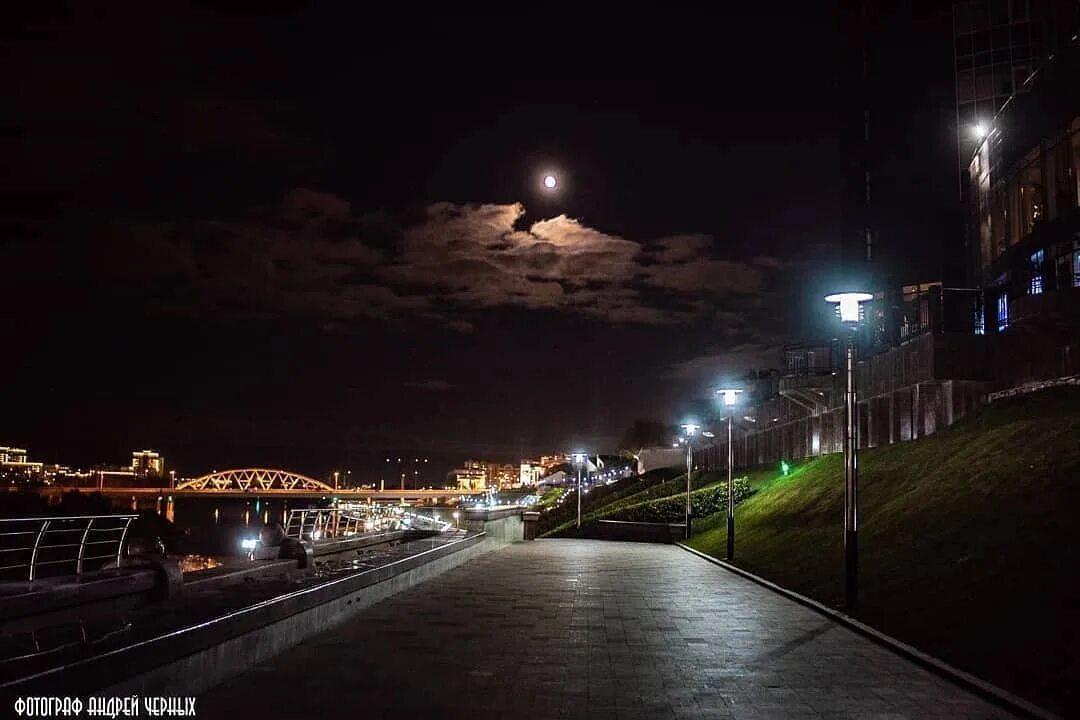 Luminary тюмень. Ночная набережная тюмень. набережная тюмень ночью. набережный тюмень ночью. набережная тюмень вечером.