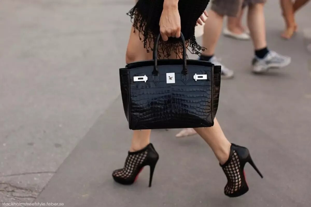 Сумочку хочу как называется. Hermes Birkin models Black. Сумка на руку. Чёрные сумки для девушек. Смешные сумки женские.