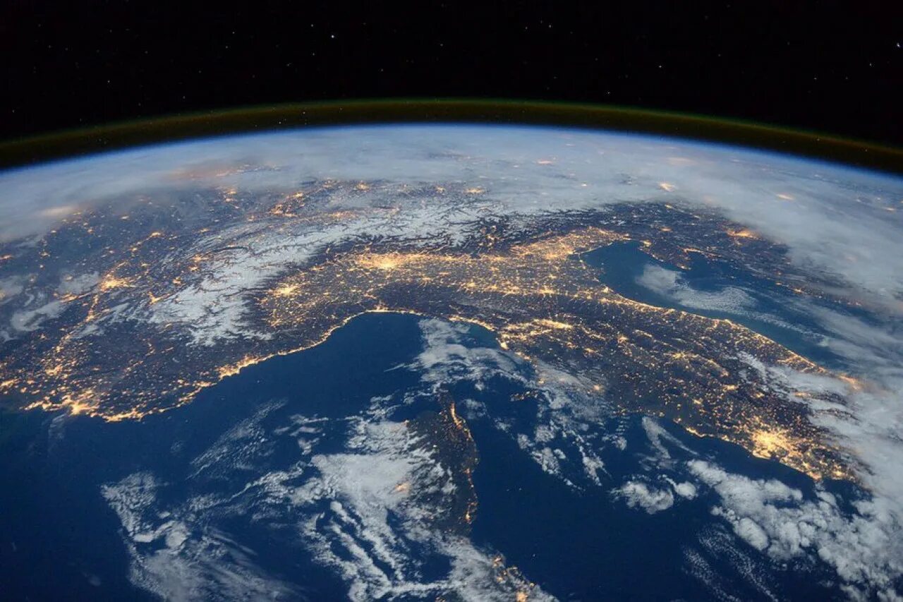 Нападение из космоса. NASA снимки со спутника NASA. Земля из космоса. О земле и космосе. Планета земля.