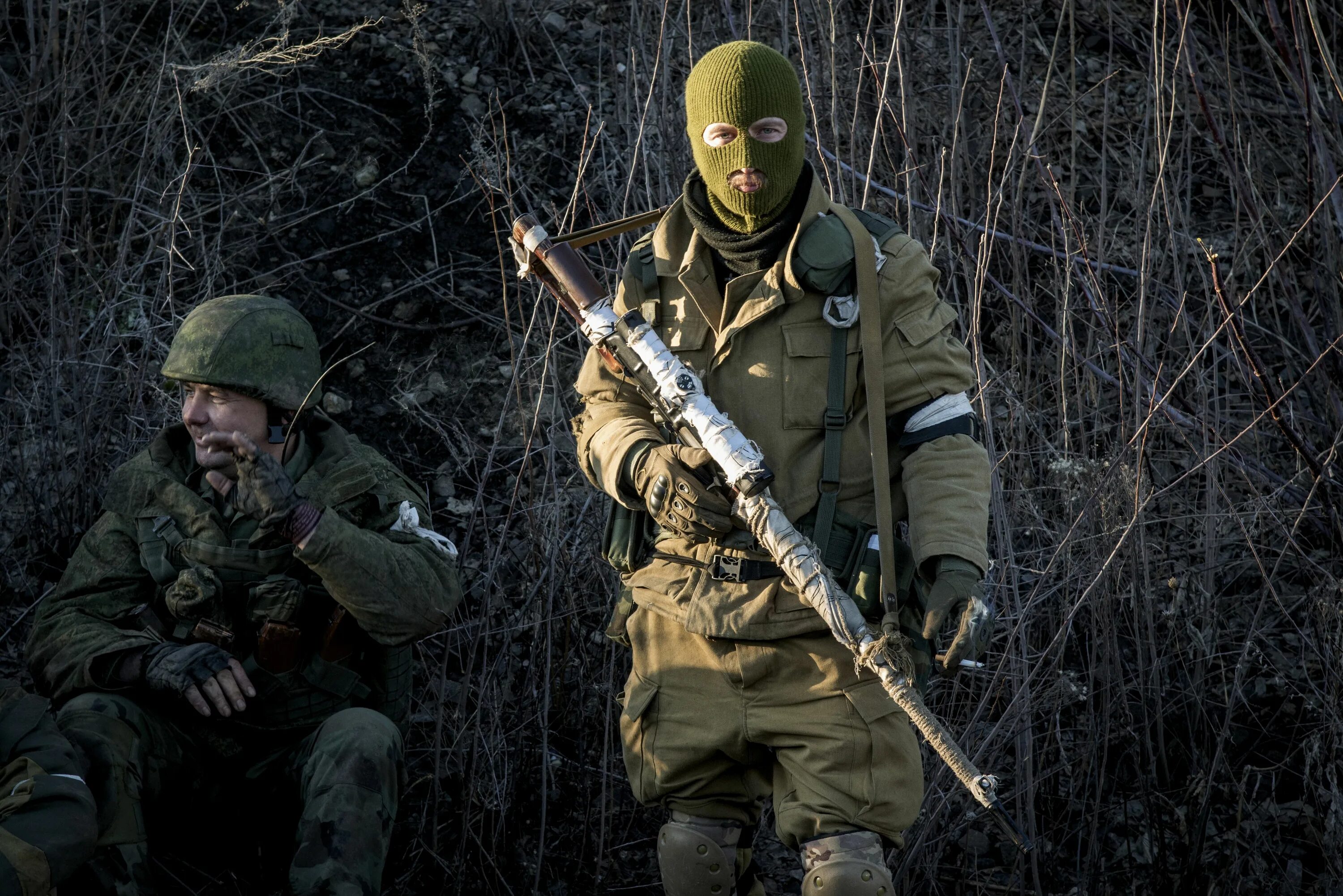 Zov ополчение новороссии. Экипировка ополченцев. Экипировка бойцов на Донбассе. Снаряжение ополченца Донбасса. Экипировка бойцов ДНР.